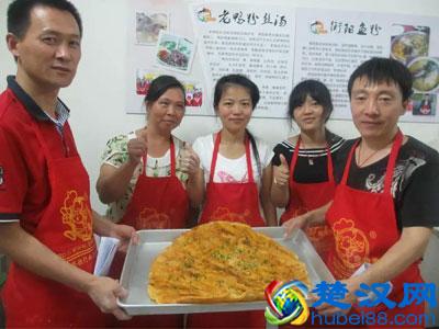 男人摆摊卖什么小吃好?简单适合一个人摆摊的小吃项目