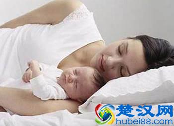 新生儿月子里总吐奶，可能和这三个原因有关系，不重视会影响发育