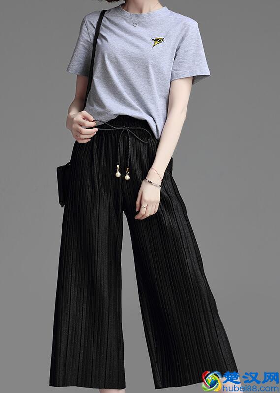 灰色t恤怎么搭配好看 提供几个百搭方法给你