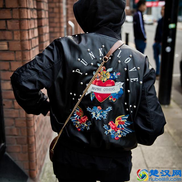 春天招桃花，要先学会这样穿