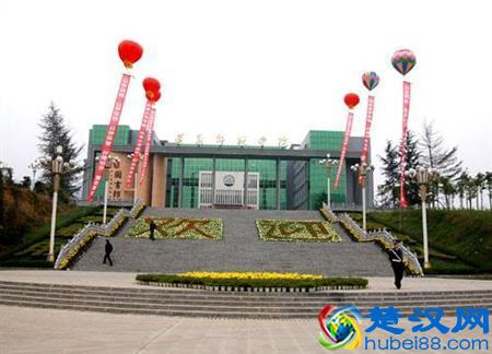 遵义师范 贵州财大 凯里学院招专科吗？专科线多少？