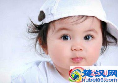 30度天气二周3宝宝6月份穿几件衣服，夏天适合给宝宝开几度空调风