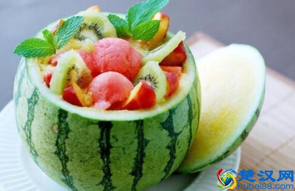 西瓜甜不甜？四步挑选窍门在这里，轻松挑到又大又甜的好西瓜