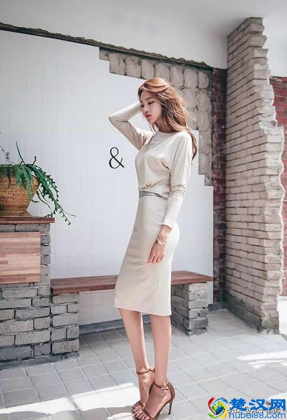 T恤衫美女：符合大众品味，怎么穿都有不一样的韵味，记得点关注