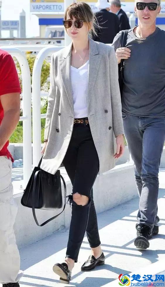 灰色配什么颜色好看？自带高级感的灰色应该这样穿！