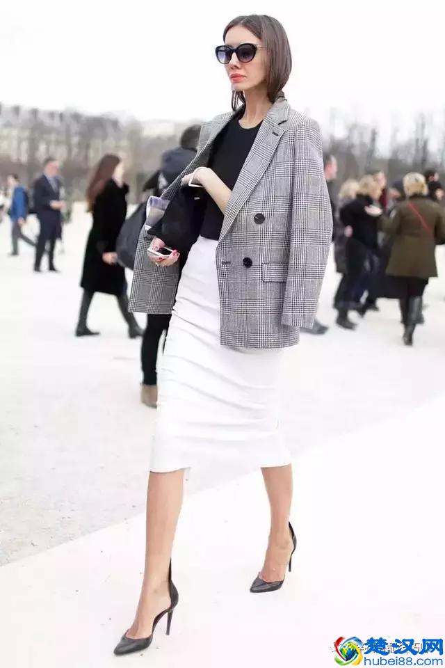 灰色配什么颜色好看？自带高级感的灰色应该这样穿！