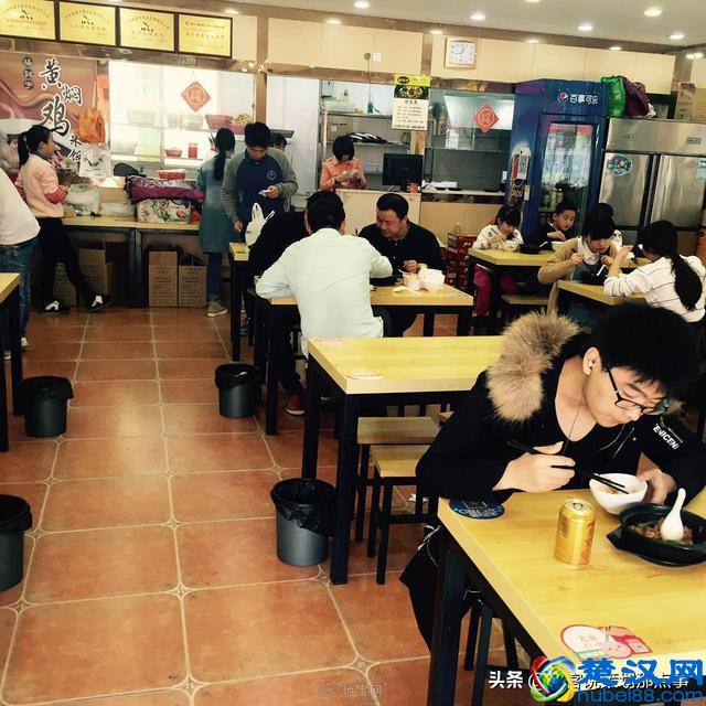 黄焖鸡：前几年比较火的黄焖鸡米饭，30天的收入却超过10万