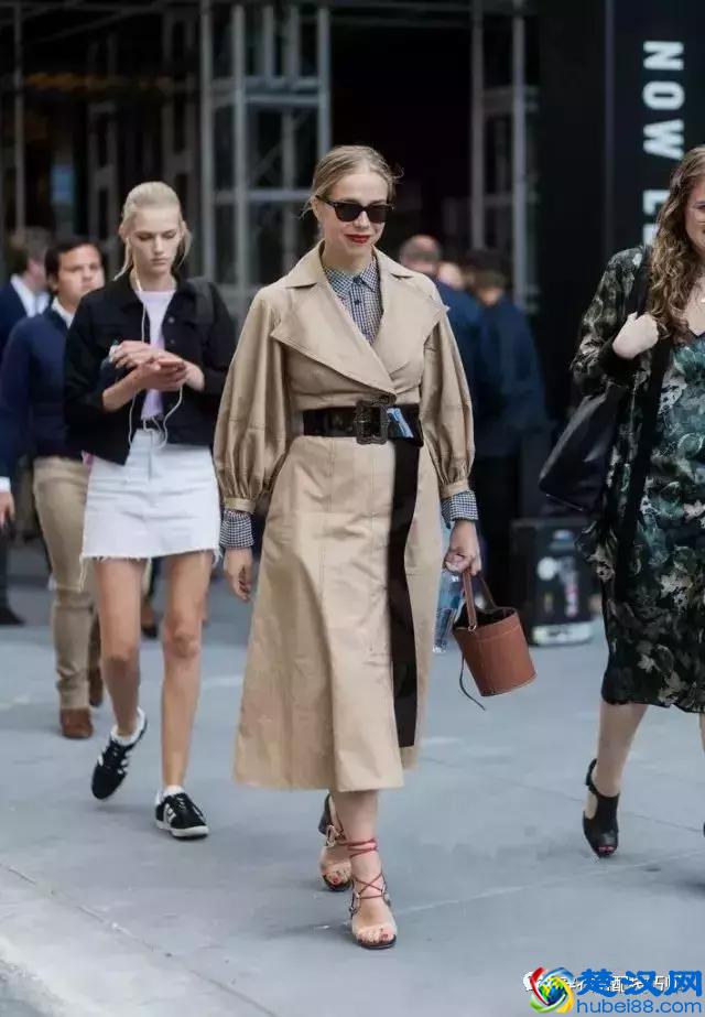 风衣颜色怎么选，风衣内搭怎么挑？最全风衣搭配技巧