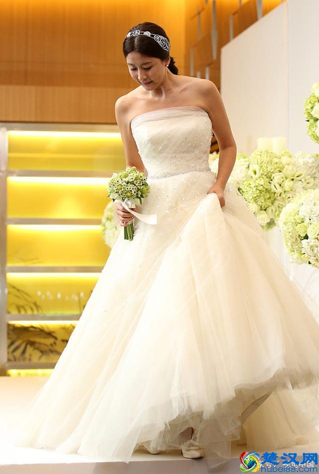 结婚当天穿什么，不要听销售的建议 听我来讲，结婚你穿什么