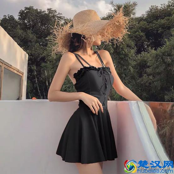 夏季单品：泳衣怎么穿才不显肉，要看腰线设计，这5款性感还显瘦