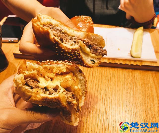 为什么一家做精酿啤酒的店子 店内推荐第一名的竟然是汉堡