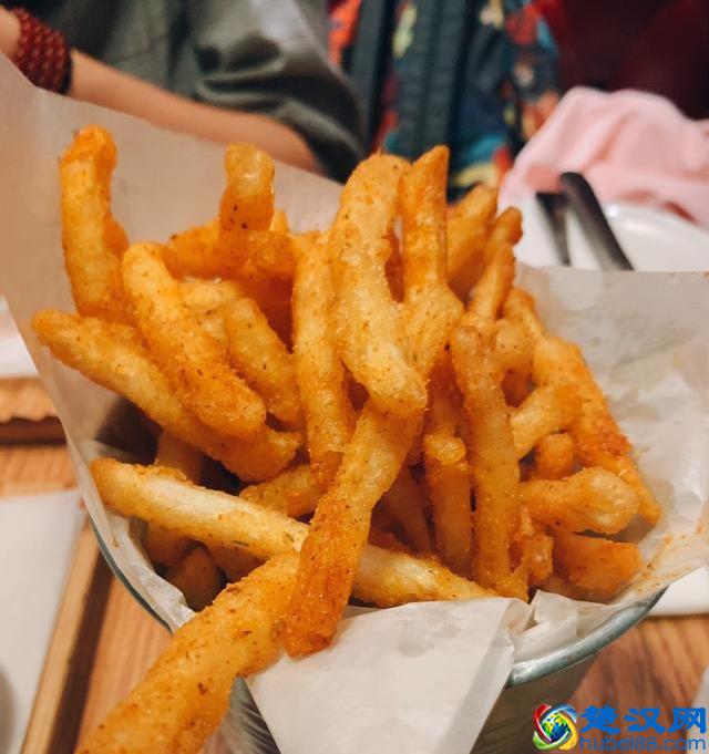 为什么一家做精酿啤酒的店子 店内推荐第一名的竟然是汉堡