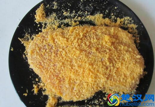 爆浆鸡排，将芝士片放入鸡排，外焦里嫩，香酥可口，美味有营养！