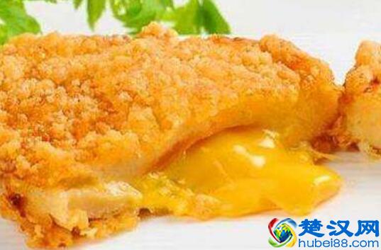 爆浆鸡排，将芝士片放入鸡排，外焦里嫩，香酥可口，美味有营养！