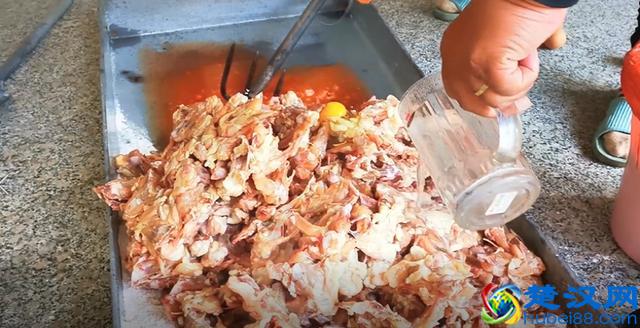 小女生都喜欢吃的鸡叉骨如何腌制？学会了撩妹不犯愁！！！