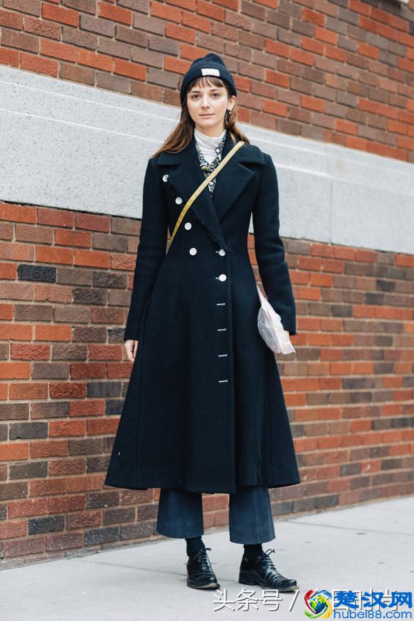 长款大衣搭裤子好看？还是配裙子洋气？