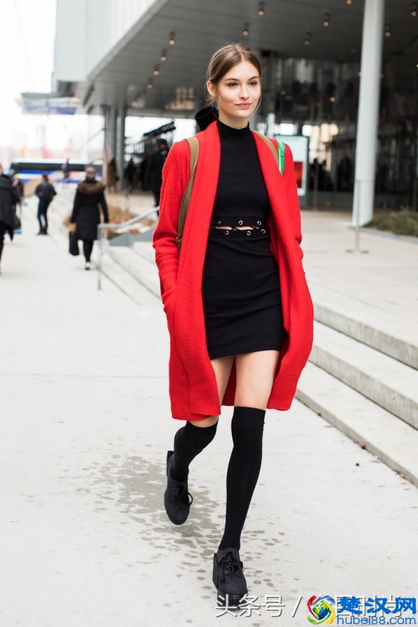 长款大衣搭裤子好看？还是配裙子洋气？