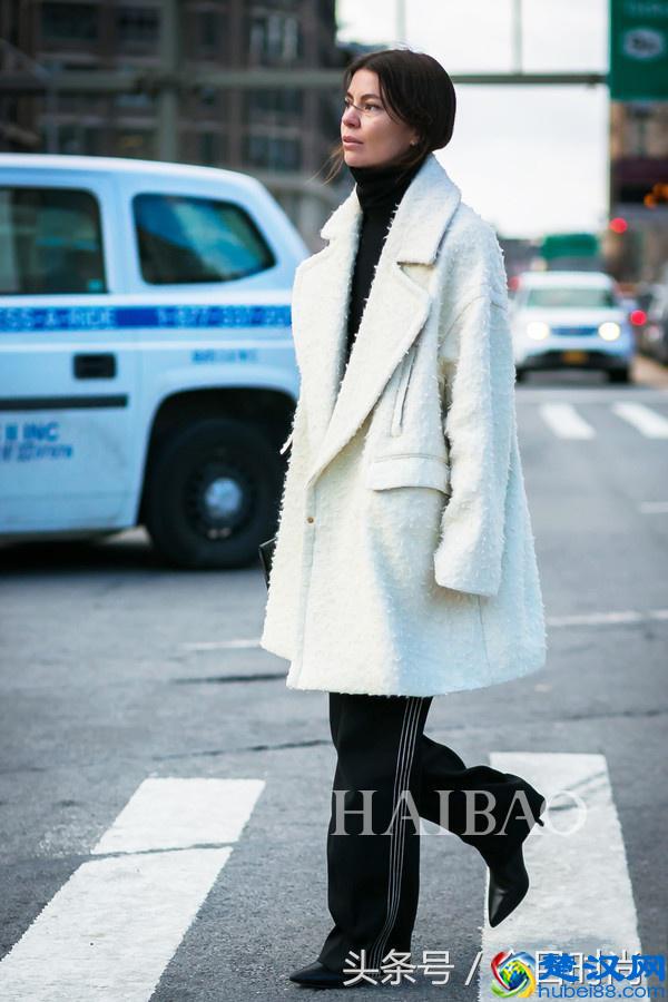 长款大衣搭裤子好看？还是配裙子洋气？