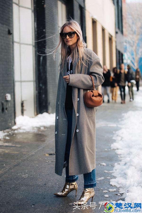 长款大衣搭裤子好看？还是配裙子洋气？
