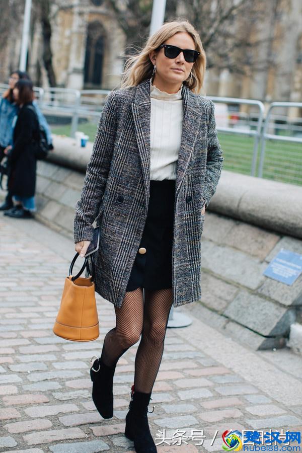 长款大衣搭裤子好看？还是配裙子洋气？