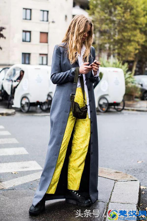 长款大衣搭裤子好看？还是配裙子洋气？