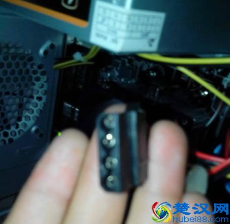 电脑机箱风扇的组装方法