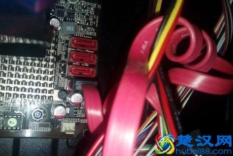 电脑机箱风扇的组装方法