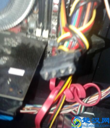 电脑机箱风扇的组装方法