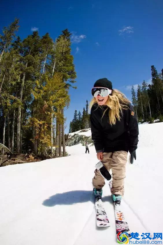 滑雪服为毛那么贵?单板滑雪装备 单板滑雪穿搭