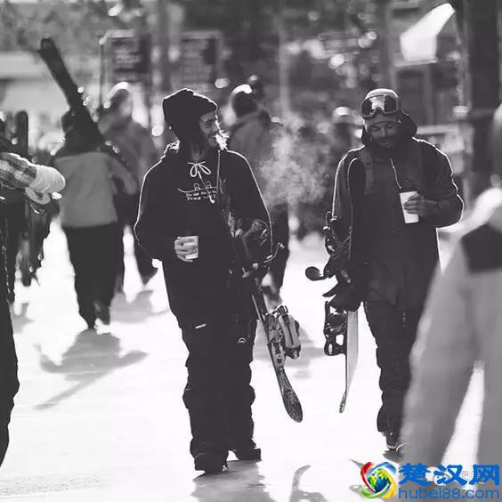 滑雪服为毛那么贵?单板滑雪装备 单板滑雪穿搭