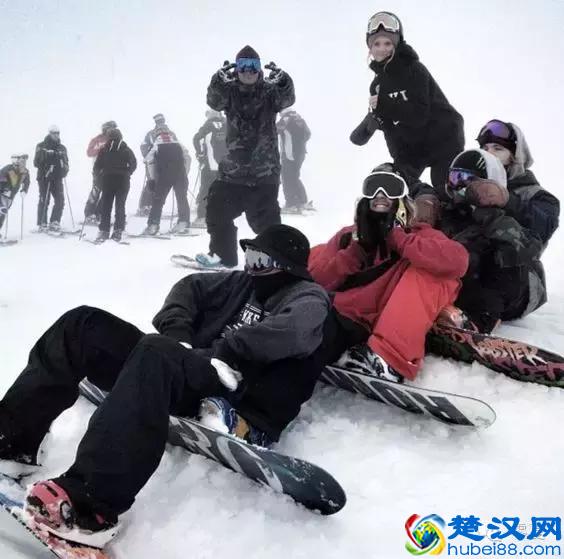 滑雪服为毛那么贵?单板滑雪装备 单板滑雪穿搭