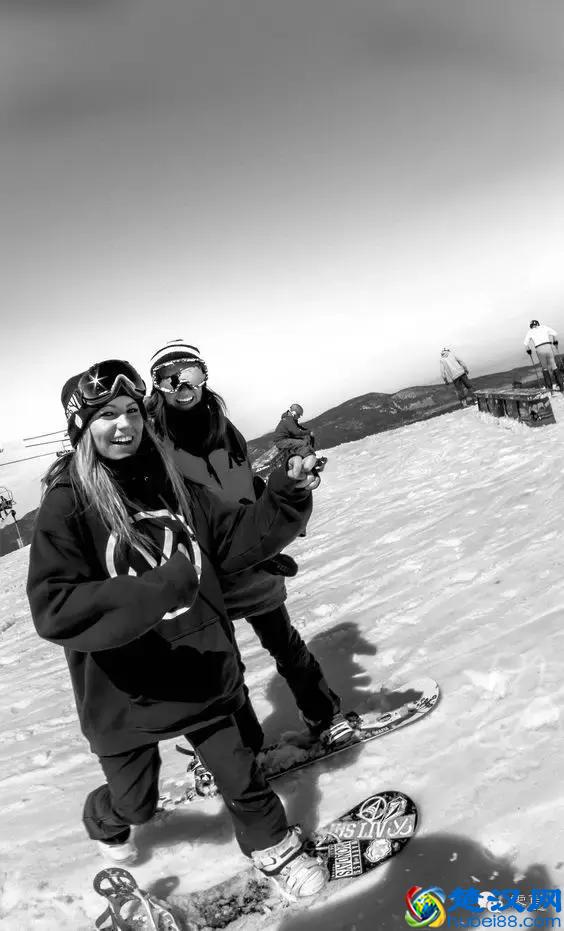 滑雪服为毛那么贵?单板滑雪装备 单板滑雪穿搭