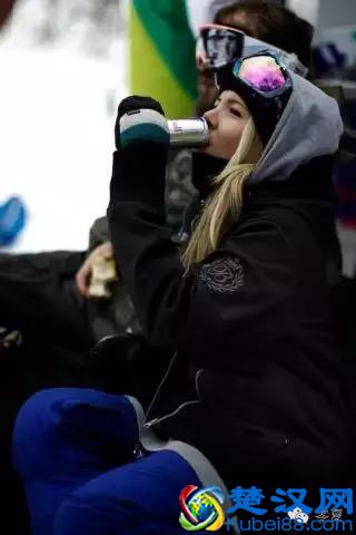 滑雪服为毛那么贵?单板滑雪装备 单板滑雪穿搭