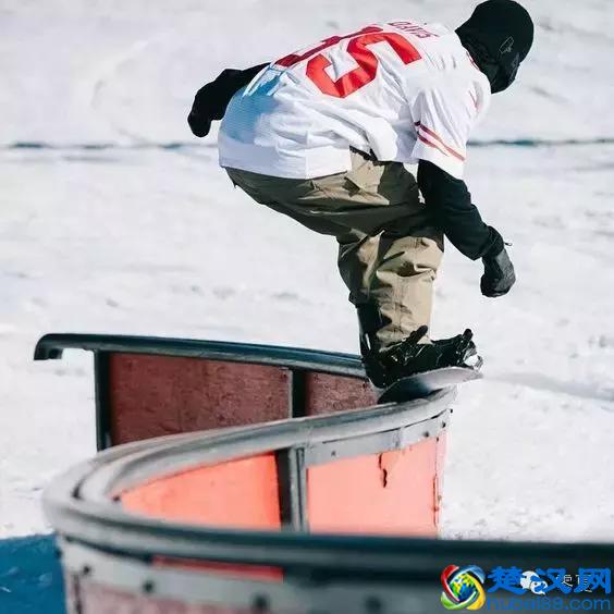 滑雪服为毛那么贵?单板滑雪装备 单板滑雪穿搭