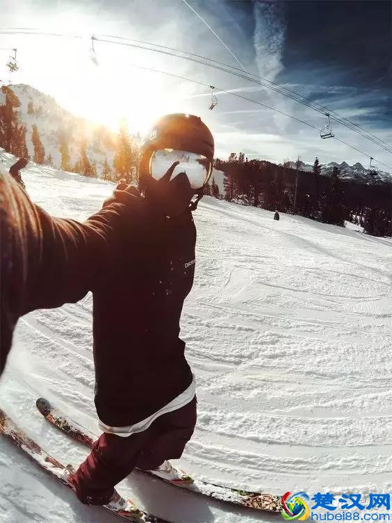 滑雪服为毛那么贵?单板滑雪装备 单板滑雪穿搭
