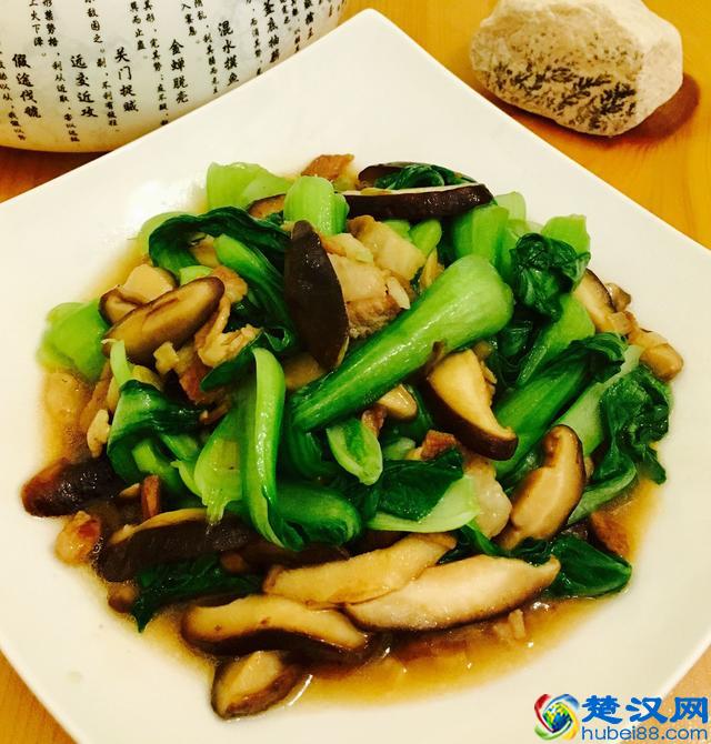 香菇青菜怎样做好吃？香菇炒青菜的家常做法
