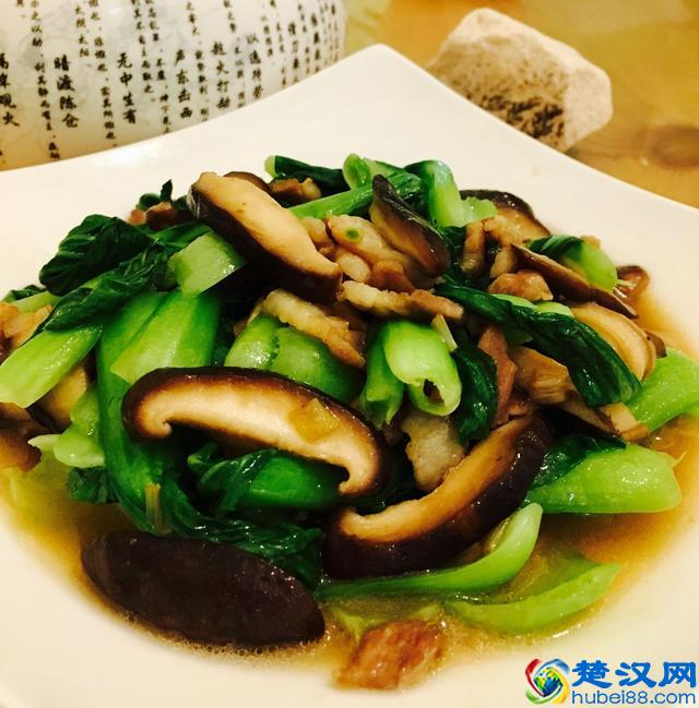 香菇青菜怎样做好吃？香菇炒青菜的家常做法