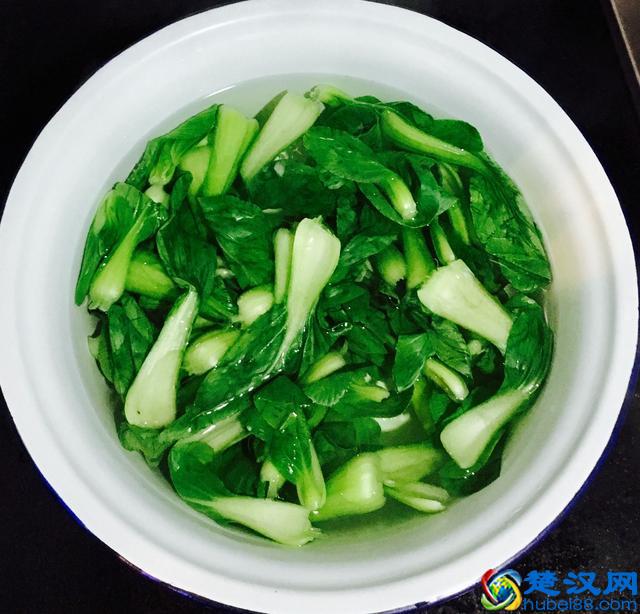 香菇青菜怎样做好吃？香菇炒青菜的家常做法