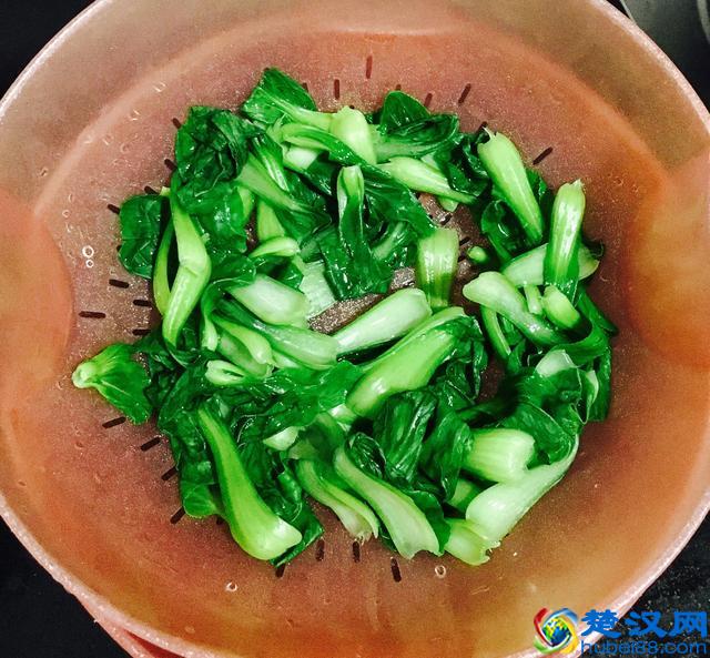 香菇青菜怎样做好吃？香菇炒青菜的家常做法