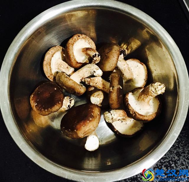 香菇青菜怎样做好吃？香菇炒青菜的家常做法