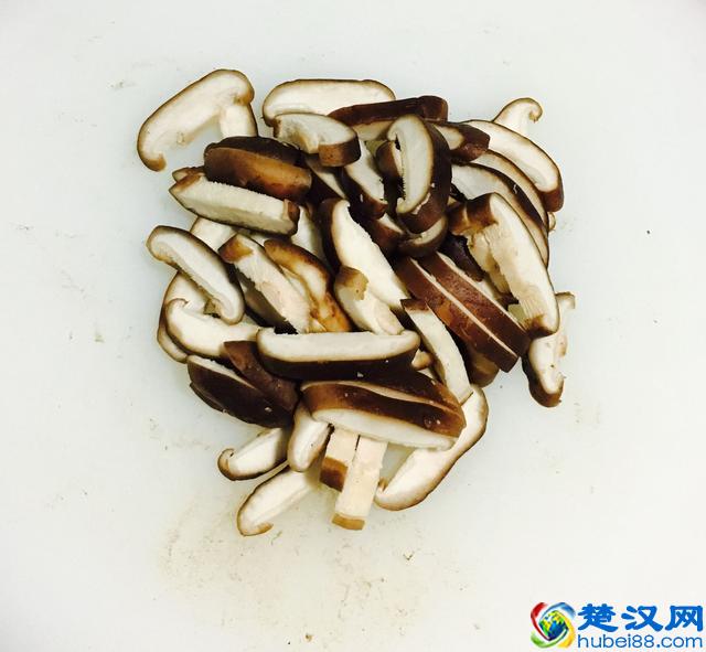 香菇青菜怎样做好吃？香菇炒青菜的家常做法