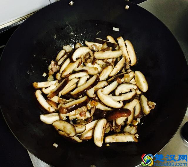 香菇青菜怎样做好吃？香菇炒青菜的家常做法