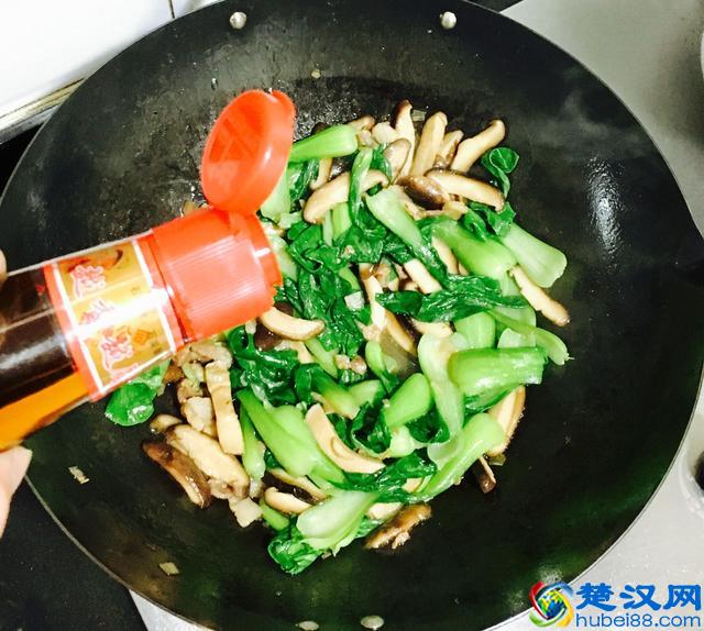 香菇青菜怎样做好吃？香菇炒青菜的家常做法