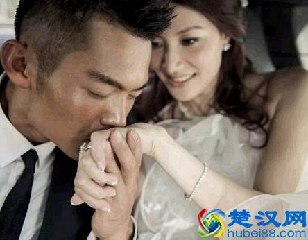 谢杏芳说与林丹一起“风雨同舟”中的“风雨”是指什么意思?