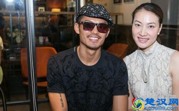 谢杏芳说与林丹一起“风雨同舟”中的“风雨”是指什么意思?