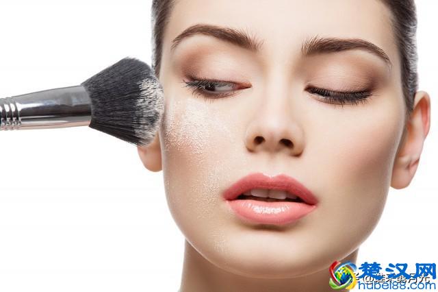 散粉的正确用法，用对散粉再也不担心脱妆了