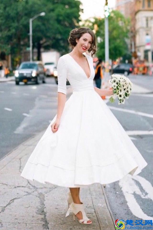 订婚礼服穿什么？