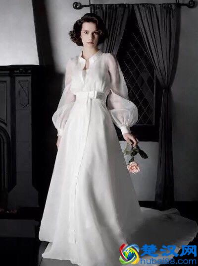 订婚礼服穿什么？