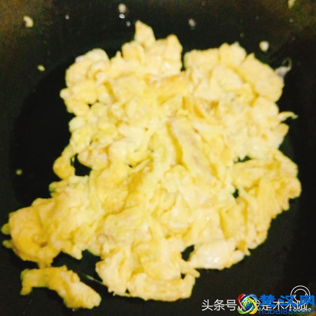 蛋炒饭怎么做简单又好吃呢？我教你三招，保证你从此爱上
