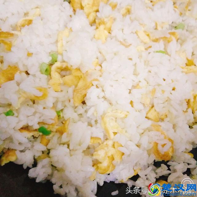 蛋炒饭怎么做简单又好吃呢？我教你三招，保证你从此爱上